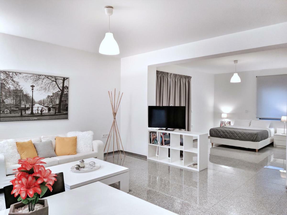 Διαμέρισμα Budget Semi Basement By *